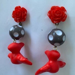 Red stripes flying Dino rose earring dot grey spot